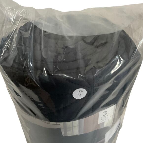 Victoria Classics NY Kaleidoscope Embossed Geometric 3 Pc Quilt Set Gray King - Picture 6 of 6